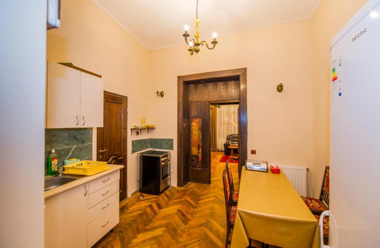 Aristocrat Vintage Apartment Braşov Exteriör bild