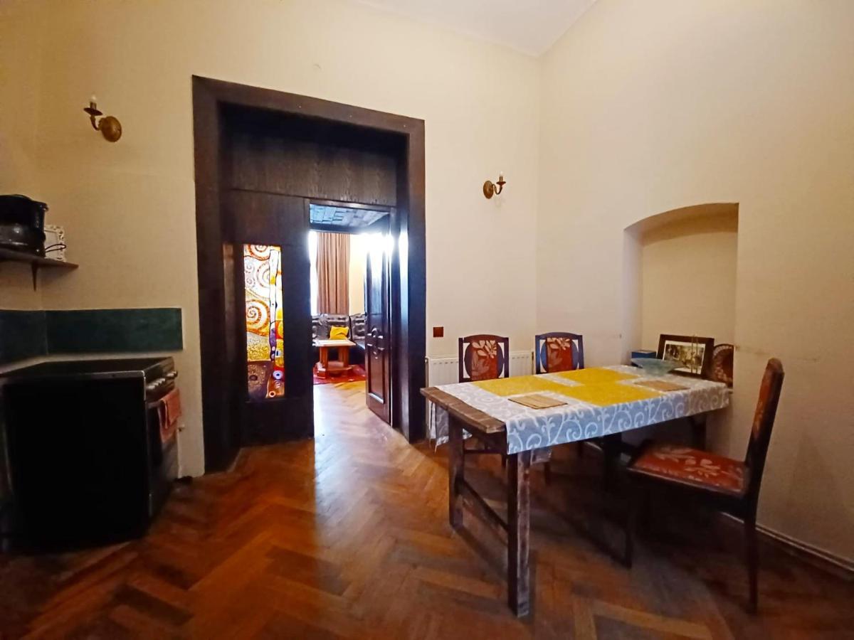 Aristocrat Vintage Apartment Braşov Exteriör bild